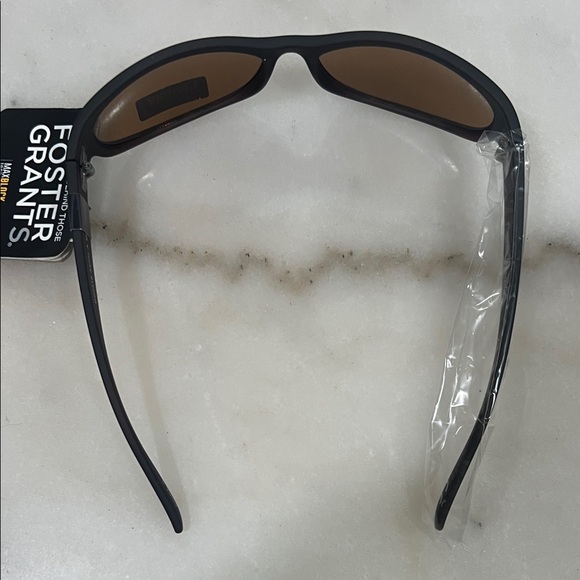 Foster Grant Black Leopard Sunglasses with Dark Lenses - Picture 5 of 9